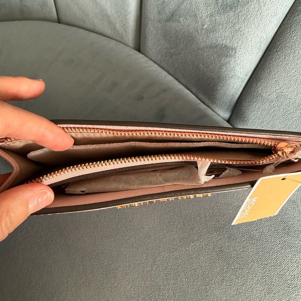 Michael Kors Pink Wallet Sleek Minimalist Design - Picture 6 of 9